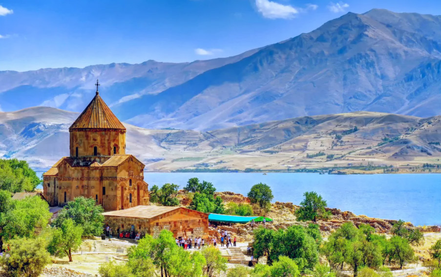 تور 4 روزه وان ترکیه از تبریز 23 دی 1403