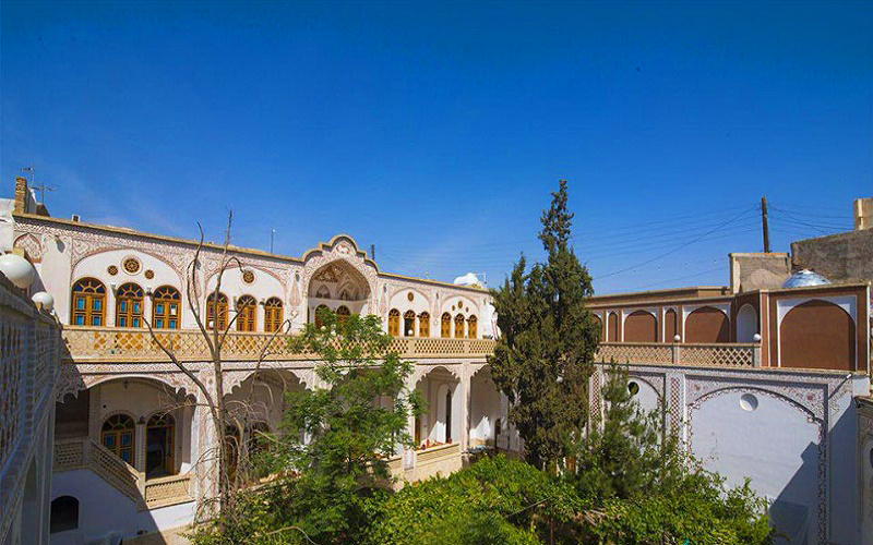 اقامتگاه سنتی خادمی کاشان