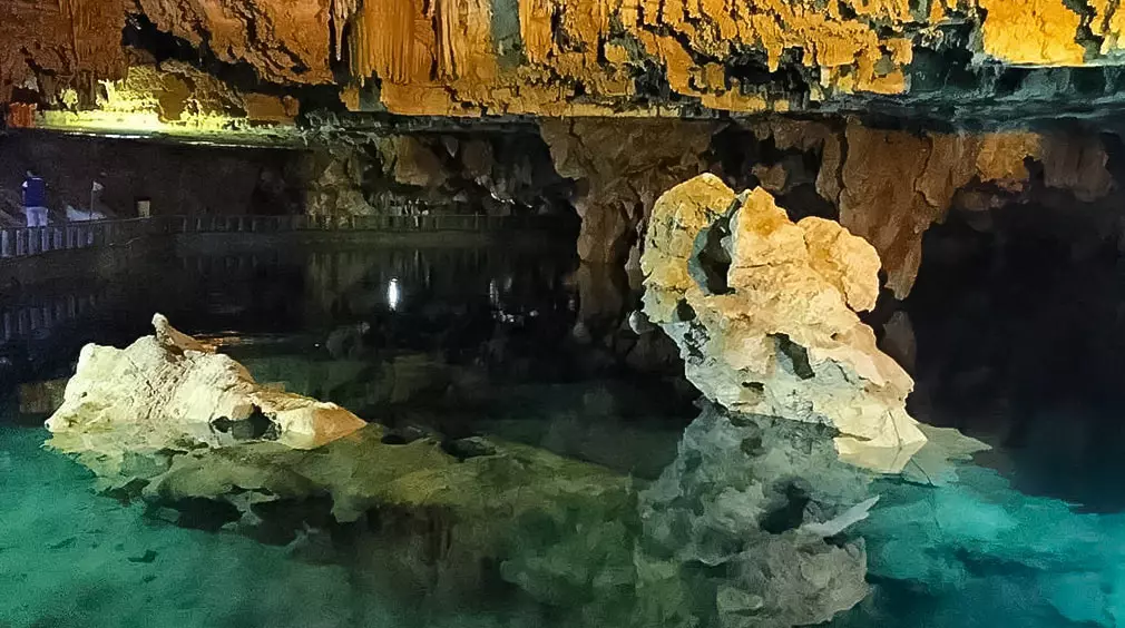 بازدید ۶۵۰۰ گردشگر خارجی از کبودراهنگ