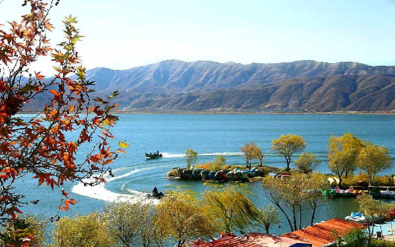 زریوار؛ دریاچەای مملو از رمز و راز